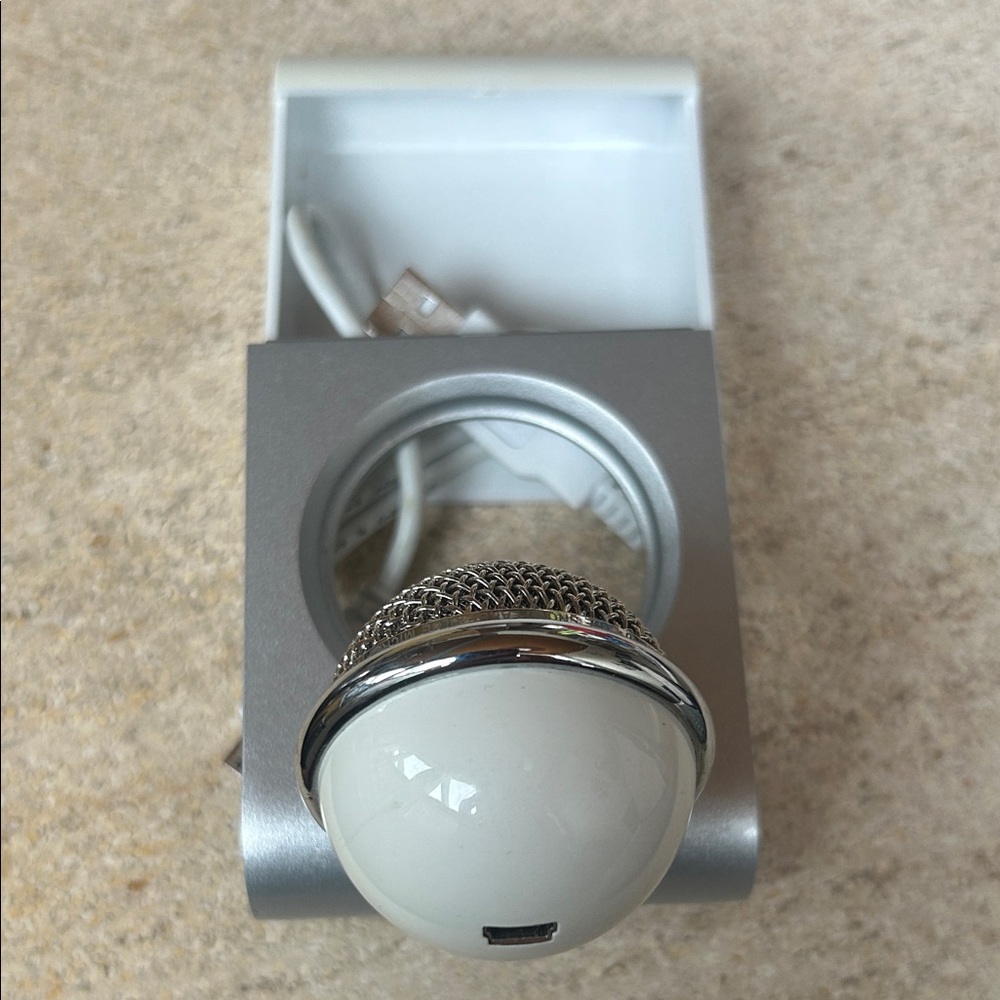 Blue Snowflake Microphone - Picture 4 of 6